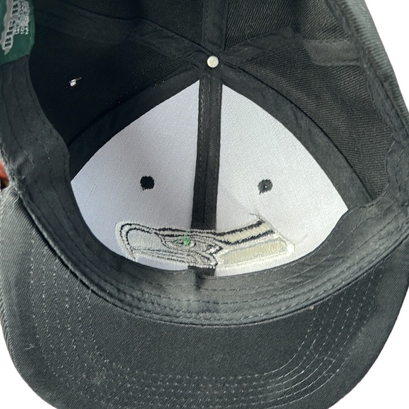 NWT Men’s Seattle Seahawks SnapBack Hat - Picture 8 of 9